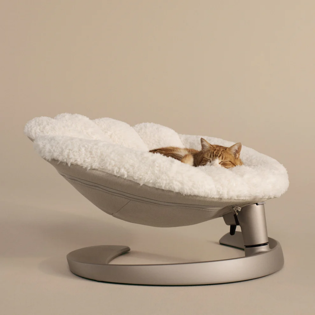 The Clamshell Swivel Lounger
